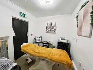 Treatment room- click for photo gallery